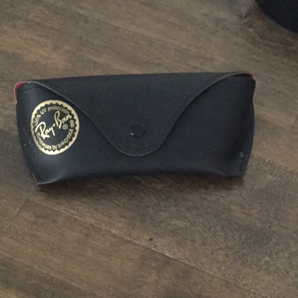 Ray-Ban sunglasses CASE only w/wipe. Price is each